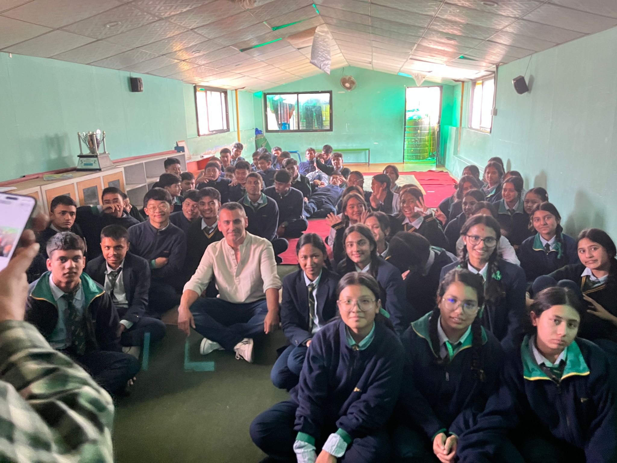 El IES Monterroso crea lazos en Nepal